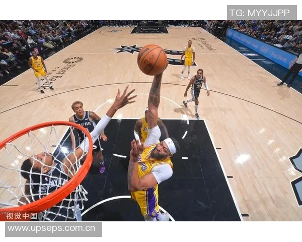 文班亚马两次对阵湖人六犯离场巧合引发热议 文班亚马两次对阵湖人六犯离场巧合引发热议