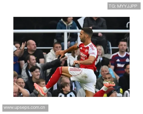 阿森纳与纽卡工作人员冲突现场惊现干草叉引发热议 阿森纳与纽卡工作人员冲突现场惊现干草叉引发热议