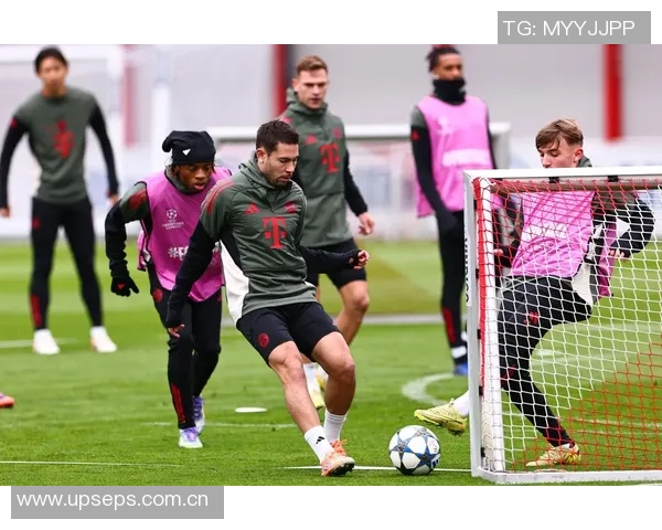 备战欧冠之路拜仁全队合练格纳布里基米希状态回暖