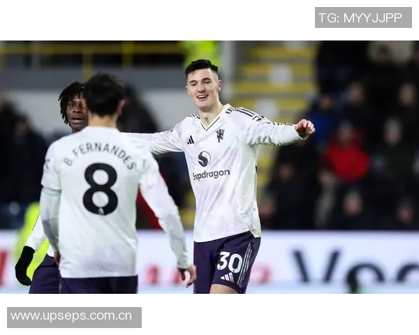 姆伯莫赞舍什科传球精彩海文与B费默契配合助力进球