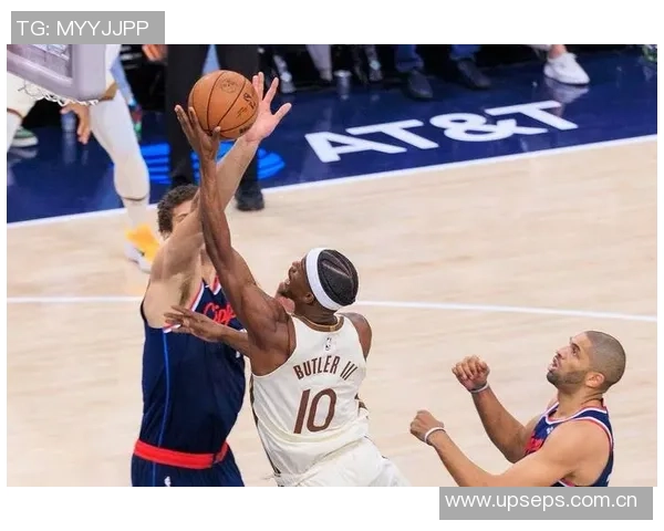 小卡表现起伏不定17投9中斩获22分8篮板6助攻三分球全失落空