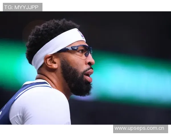 戴维斯左手受伤正在咨询多方专家以确定最佳治疗方案